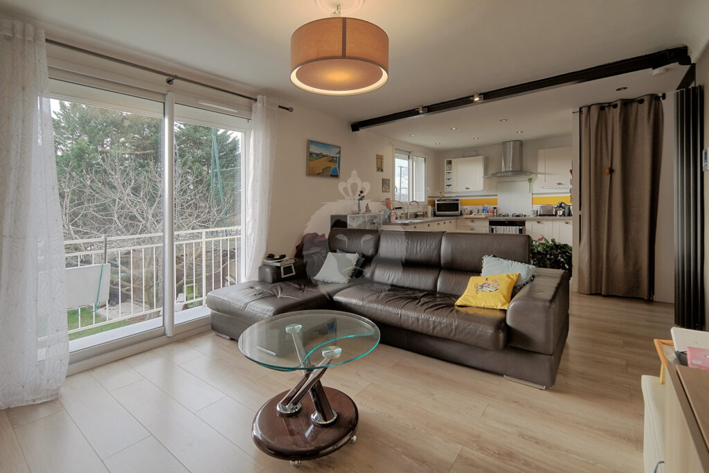 Maison rénovée en 2013 à la Pie bord de Marne, vendue par Eric J immobilier