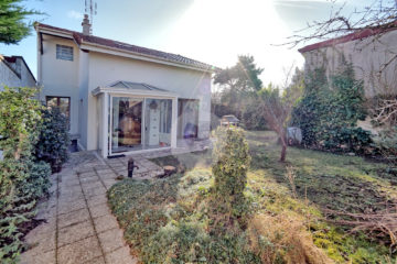 Maison a vendre aux muriers 695 000 euros