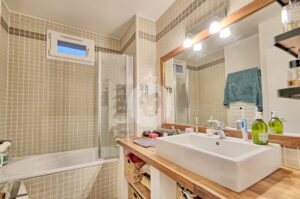 T3 traversant a vendre quartier les muriers par Eric J immobilier salle de bains