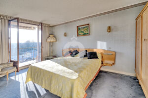 T3-T4 DERNIER ETAGE A VENDRE AUX MURIERS CHAMBRE