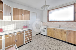 T3-T4 DERNIER ETAGE A VENDRE AUX MURIERS CUISINE