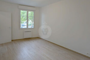 T2 a louer Place Kennedy par Eric J Immobilier King