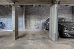 STATIONNEMENT COUVERT DANS LE QUARTIER DES MURIERS KING IMMOBILIER
