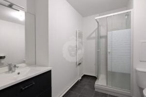 T2 EN DUPLEX AVEC TERRASSE ET PARKING A LOUER NEUILLY PLAISANCE KING IMMOBILIER