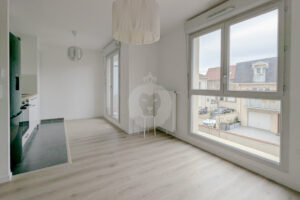 T2 EN DUPLEX AVEC TERRASSE ET PARKING A LOUER NEUILLY PLAISANCE KING IMMOBILIER